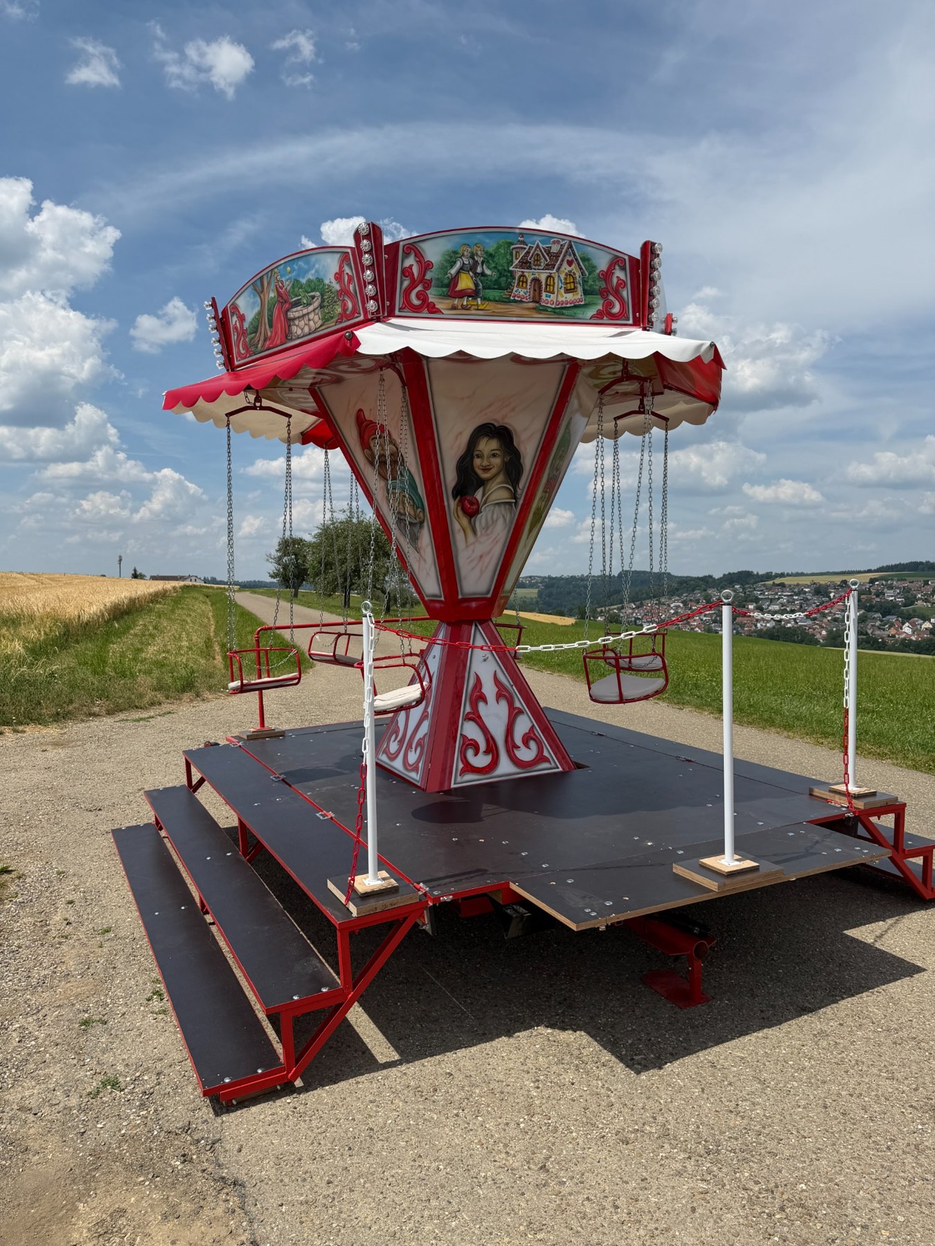 Kinderkarussell mieten mit Landschaft